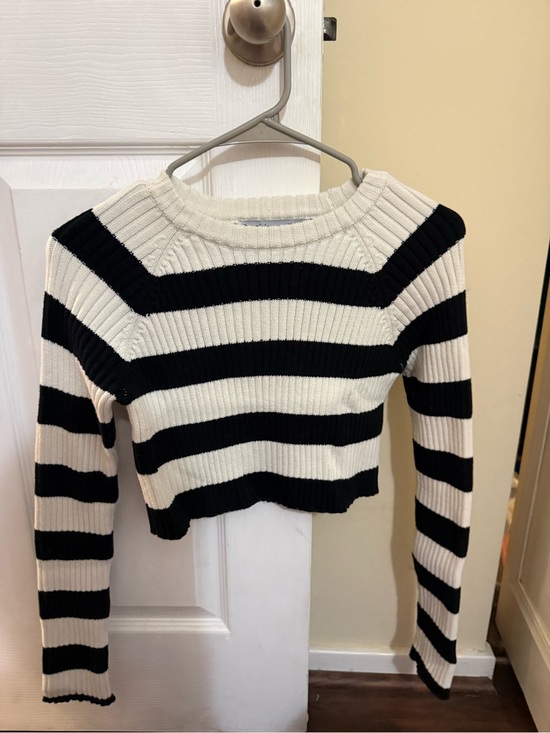 Bershka Tops - Bershka Black & Cream Striped Cropped Ribbed Long Sleeve Top